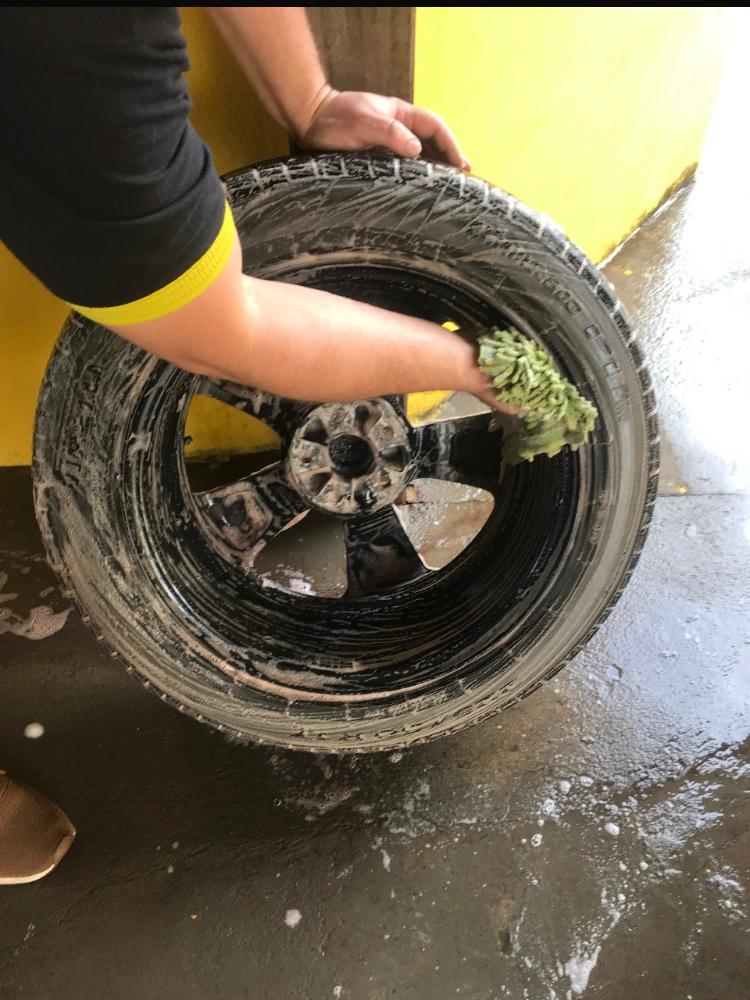 Lavagem Detalhada de Rodas